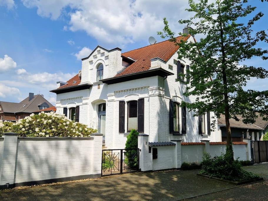 Historische Villa Mit Garten, Luxus Meerbusch Esterno foto