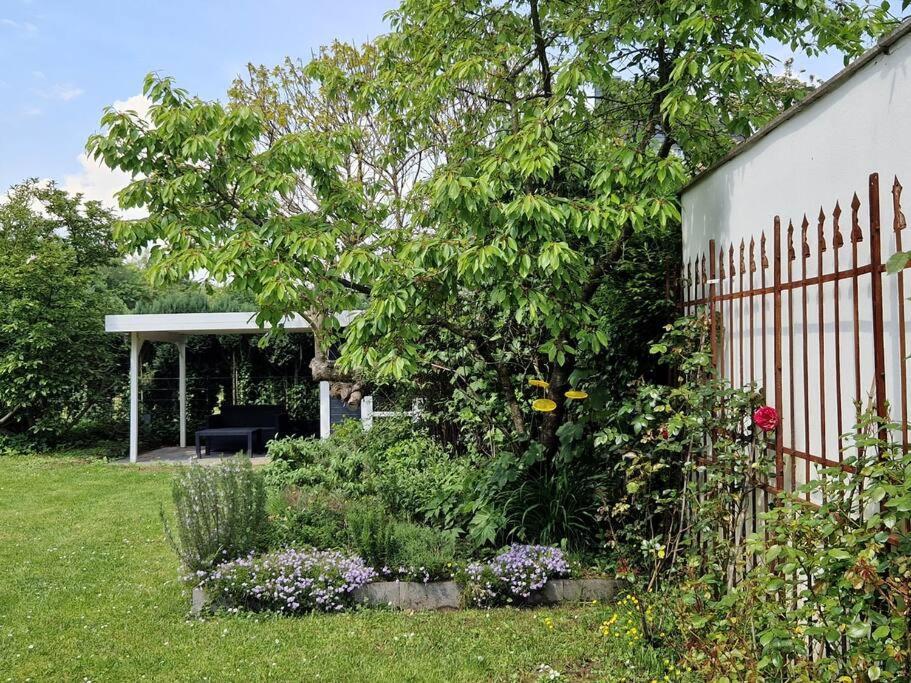 Historische Villa Mit Garten, Luxus Meerbusch Esterno foto